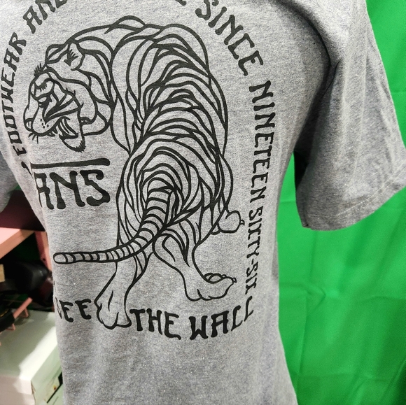 Brand new vans womans size medium Gray tiger tshirt skater cali punk - Picture 9 of 9